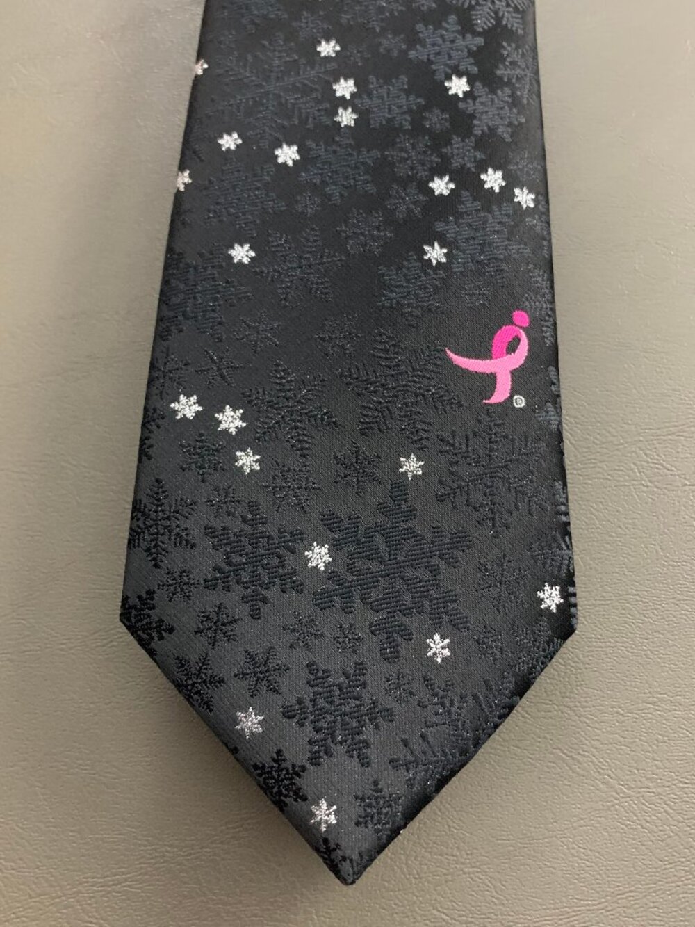 Susan G. Komen 3'' Knots For Hope Breast Cancer Neck Tie, Black Snowflake